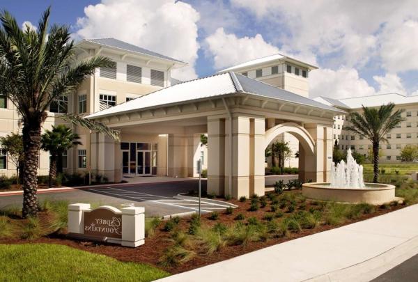 Exterior photo of Osprey Fountains Front Entrance